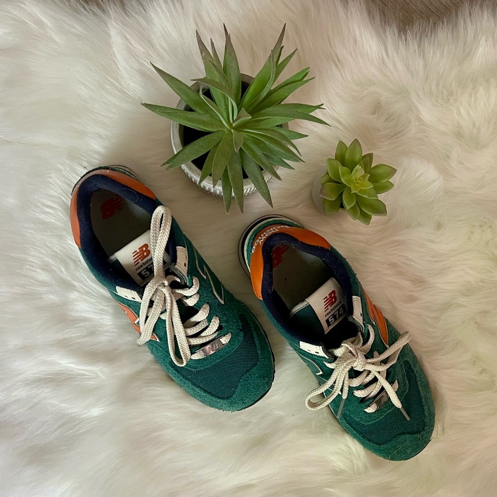 NEW BALANCE | Unisex (M7.5/W9) Retro Classic Sneakers Green & Orange- worn 2x